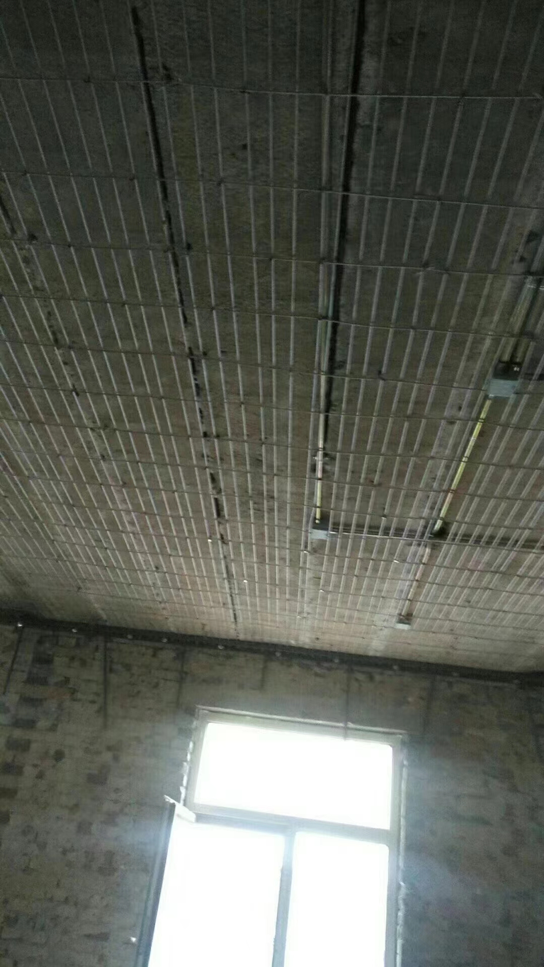 混凝土新增镀锌钢丝绳网片加固工程