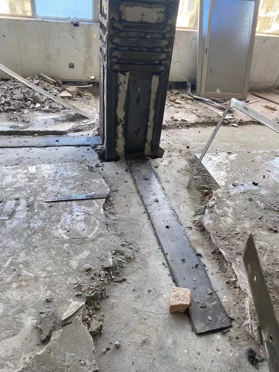 外粘钢板加固